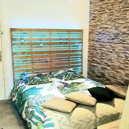 Aparthotel Gite Urbain-Les Appartements D'Hotes De La Vertu 1Er Etage *